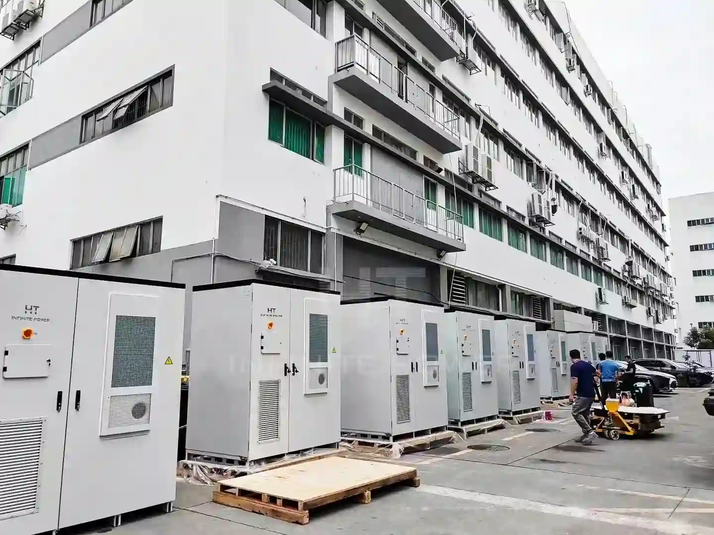 HT Site de livraison de stockage de batterie industriel et commercial de 215 kWh